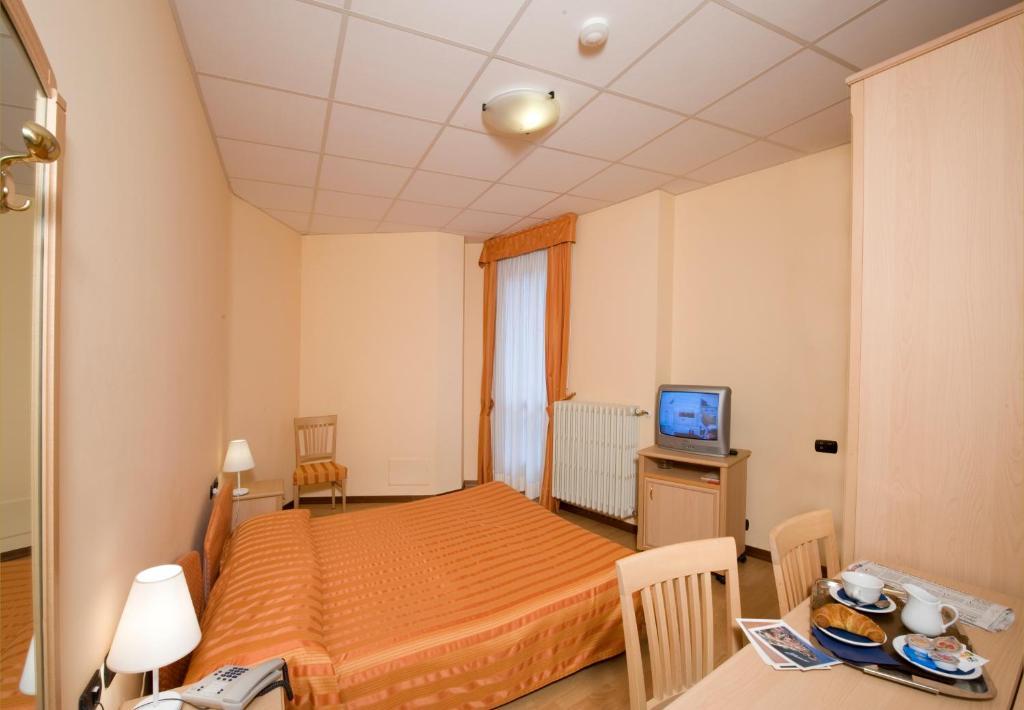 Hotel Residence Dei Fiori Baveno Szoba fotó